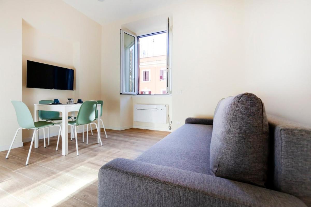Trendy At Vatican Appartement